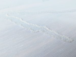 Stoffdetail: Tagesvorhang OSLO Äste, Zweige, Baum in-weiss/weiss und weiss/beige • rideaux123.ch