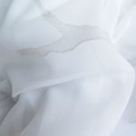 Stoffmuster: Tagesvorhang OSLO Äste, Zweige, Baum in-weiss/weiss und weiss/beige • rideaux123.ch