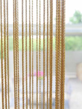 Fadenvorhang GARDA in messing nach Mass für Fenstertüre.