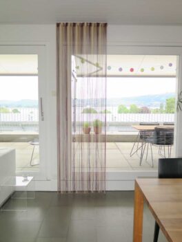 Fadenvorhang LAZISE in braun-beige als Fliegenschutz.