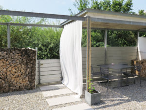 Outdoor-Vorhang SONNEN-TAG vom Schweizer Traditionshaus Christian-Fischbacher. • rideaux123.ch