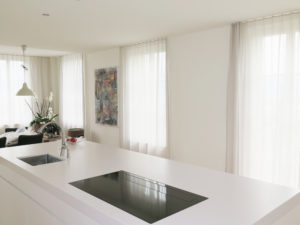 Tagesvorhang NEW YORK in Küche und Esszimmer. • rideaux123.ch