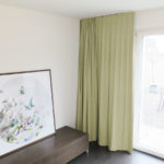 Blackout-Vorhang ABLION beige zum Schlafzimmer komplett abdunkeln. • rideaux123.ch