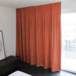Blackout-Massvorhang ABLION in rot (total dunkel). • rideaux123.ch