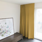 Blackout-Vorhang ABLION caramel zum das Schlafzimmer komplett abdunkeln. • rideaux123.ch