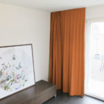 Blackout-Vorhang ABLION terracotta zum das Schlafzimmer komplett abdunkeln. • rideaux123.ch