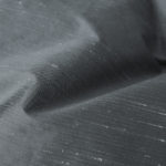 Stoffmuster Massvorhang Fischbacher AIM dunkelgrau mit Naturseiden-Optik. • rideaux123.ch