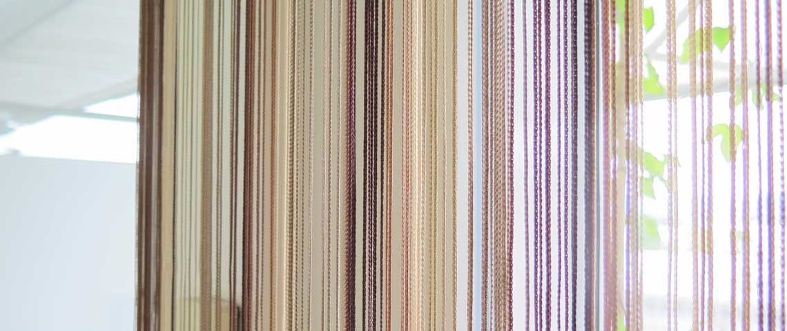 Rideau anti-mouches pour les fenêtres du salon