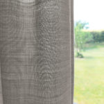 Nachtvorhang DENEB grau in edler Natur-Optik. • rideaux123.ch
