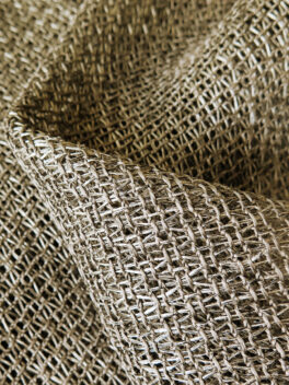 Stoffmuster Fischbacher-Vorhänge Modell LUPO in beigegrau.