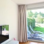 Zimmer abdunkeln: Massvorhang ANDERMATT in hellbeige. • rideaux123.ch