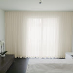 SEVILLA Massvorhang schlichter und eleganter Stoff hellbeige Schlafzimmer • rideaux123.ch