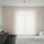 SEVILLA Massvorhang schlichter und eleganter Stoff hellbraun Schlafzimmer • rideaux123.ch