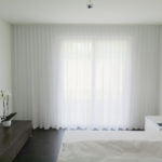 SEVILLA Massvorhang schlichter und eleganter Stoff hellgrau Schlafzimmer • rideaux123.ch
