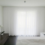 SEVILLA Massvorhang schlichter und eleganter Stoff reinweiss Schlafzimmer • rideaux123.ch