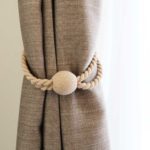 REUSS Raffhalter in Beige als Halterung für Nachtvorhang • rideaux123.ch