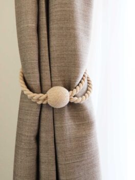 REUSS Raffhalter in Beige als Halterung für Nachtvorhang • rideaux123.ch