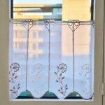 Rideau bistrot VALS blanc avec marron fleurs • rideaux123.ch