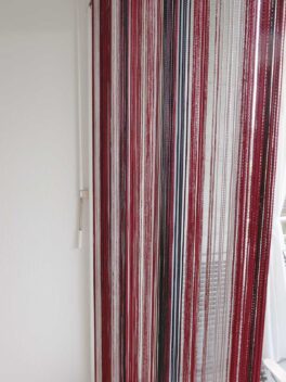 Rideau à franges BERGAMO blanc-rouge-noir fils noués