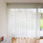 Voilage ALICANTE dans le salon Blanc [05] • rideaux123.ch