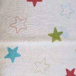 Parois Japonaises Enfants SEDRIK II en Blanc avec étoiles Turquoise Vert Rouge [425] Detail de tissu • rideaux123.ch