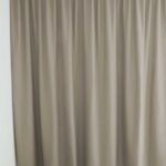 Rideau Blackout ACCRA Gris beige [447] Rideau fermé • rideaux123.ch