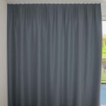 Rideau occultant ST. MORITZ Bleu jean [500] Rideau fermé • rideaux123.ch