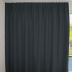 Rideau occultant ST. MORITZ Bleu noir [511] Rideau fermé • rideaux123.ch