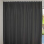 Rideau occultant ST. MORITZ Gris noir [921] Rideau fermé • rideaux123.ch