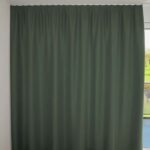 Rideau occultant ST. MORITZ Vert sapin [400] Rideau fermé • rideaux123.ch