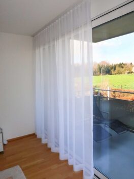 Voilage MEIRINGEN Blanc [0001] Rideau semi-ouvert