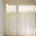 Voilage STRADELLA Beige [0023] Rideau fermé • rideaux123.ch