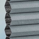 Plissé DUETTE® EOS® FIXÉ UNIX DARK BB24 Gris [7459] Détail de tissu • rideaux123.ch