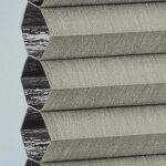 Plissés DUETTE® EOS® FIXÉ ELAN DARK BB24 Brun pâle [3754] Détail de tissu • rideaux123.ch