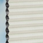 Plissés DUETTE® EOS® FIXÉ ELAN DARK BB24 Crème [3712] Tissu • rideaux123.ch