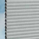 Plissés DUETTE® EOS® FIXÉ ELAN DARK BB24 Gris clair [3752] Échantillon de tissu • rideaux123.ch