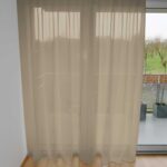 Voilage AMIRA Fischbacher 1819 Brun [627] - Rideau fermé • rideaux123.ch